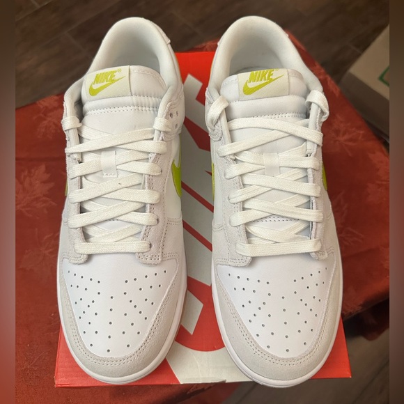 Women’s Nike dunk low new size 11 1/2 men’s size 10 - Picture 2 of 5